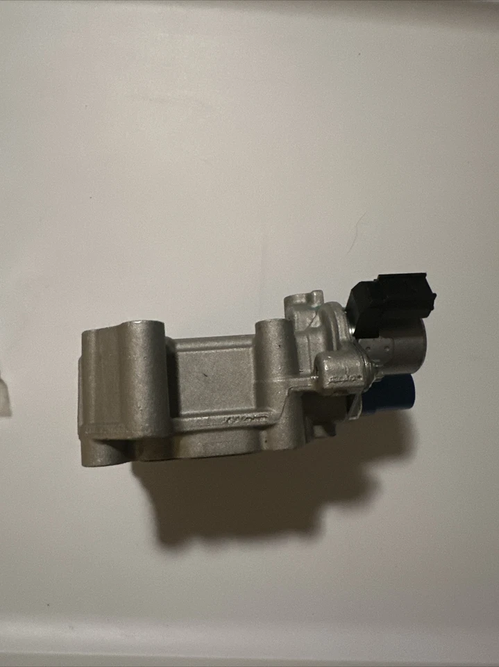 Engine Variable Valve Timing (VVT) Solenoid VVT239 fits 2010 Honda CR-V 2.4L-L4 - Image 4 of 4