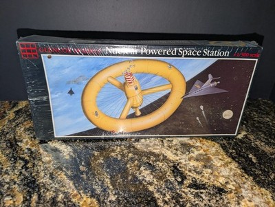 Glencoe Models 1/300 Scale Nuclear Powered Space Station - Factory Sealed