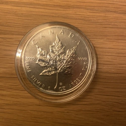 1oz 2011 Maple Leaf 9999 Silver Coin 4