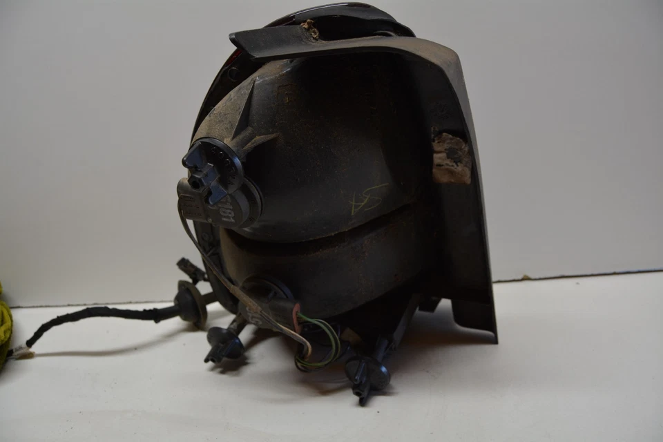 Luz trasera derecha del lado del pasajero Chrysler LHS 1994-1997 OEM, 166-01499 Foto 3 de 4