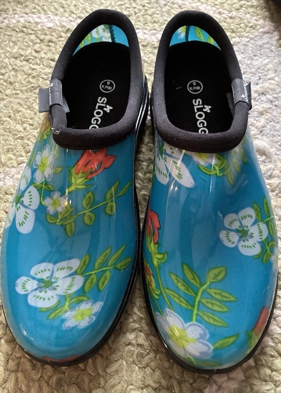 SLOGGERS-Size 6 Women - Rubber Garden Shoes - Colorful Blue Flowers MADE IN USA