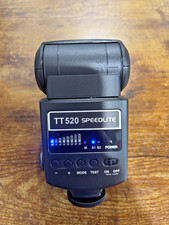 Neewer TT520 Speedlite Flash for DSLR Cameras   Excellent Condition  Pouch