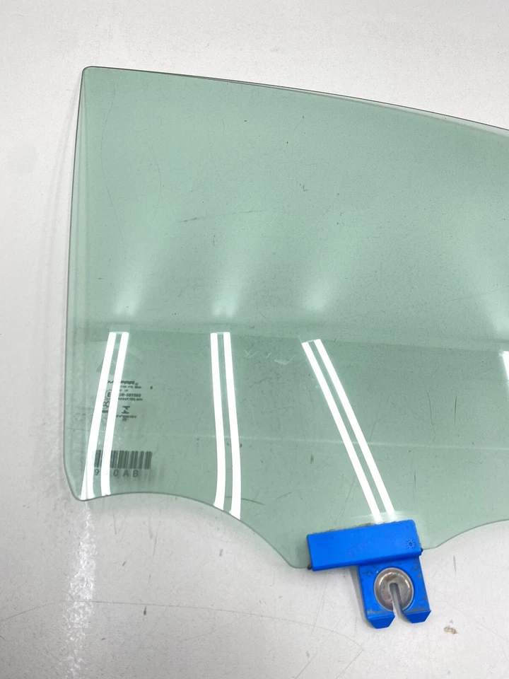 2017 - 2023 克莱斯勒太平洋前部右乘客侧门窗玻璃原始设备制造商 — 第 2/4 张图片