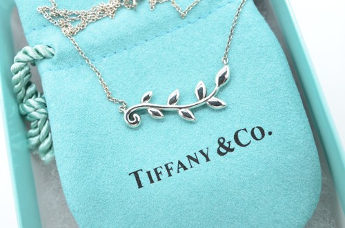 Tiffany & Co Paloma Picasso Olive Leaf Vine Pendant Necklace 18"Sterling Silver - Picture 3 of 19