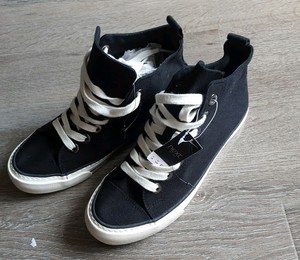 womens black canvas pumps