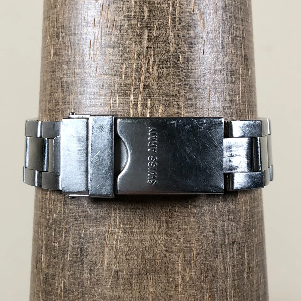 Reloj De Colección Victorinox Ejército Suizo Hombres Oficiales Fecha Tono Plateado Cuarzo 34mm 7" Foto 4 de 4