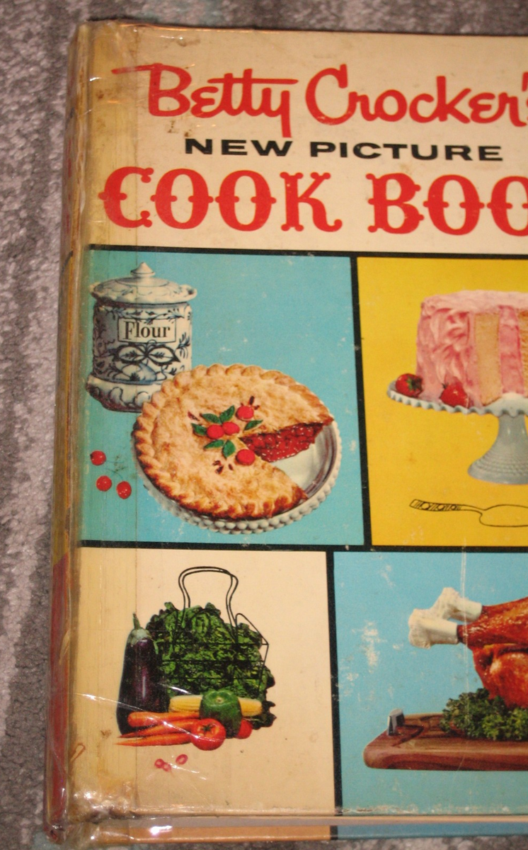 Vintage 1961 Betty Crocker's New Picture Cook Book 5-Ring