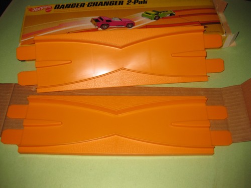 VINTAGE HOT WHEELS REDLINE ERA DANGER CHANGER 2-PAK - Picture 2 of 6