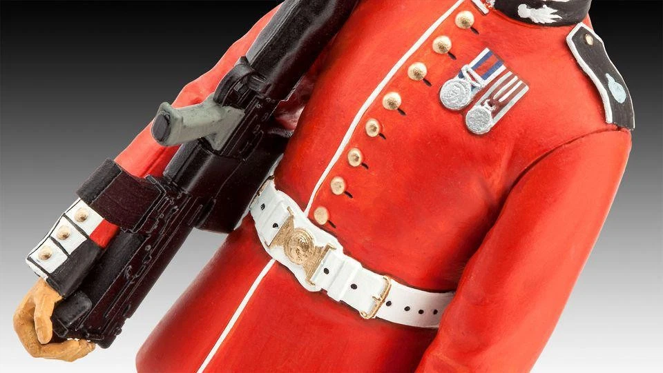 REVELL 1/16 QUEEN S GUARD - Immagine 3 di 4