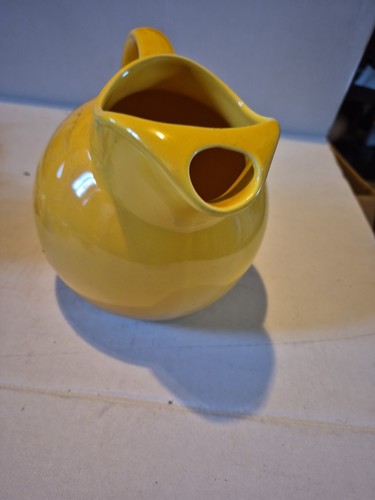 VTG. HOMER LAUGHLIN HARLEQUIN/ FIESTAWEAR YELLOW PITCHER W/ICE LIP - Picture 3 of 6