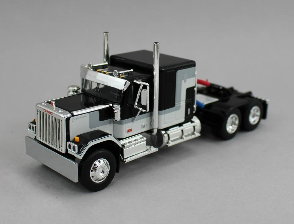 2025 DCP 1:64 *BLACK & WHITE* GMC General 60" Flattop w/Vintage Reefer Trailer - Image 4 of 4
