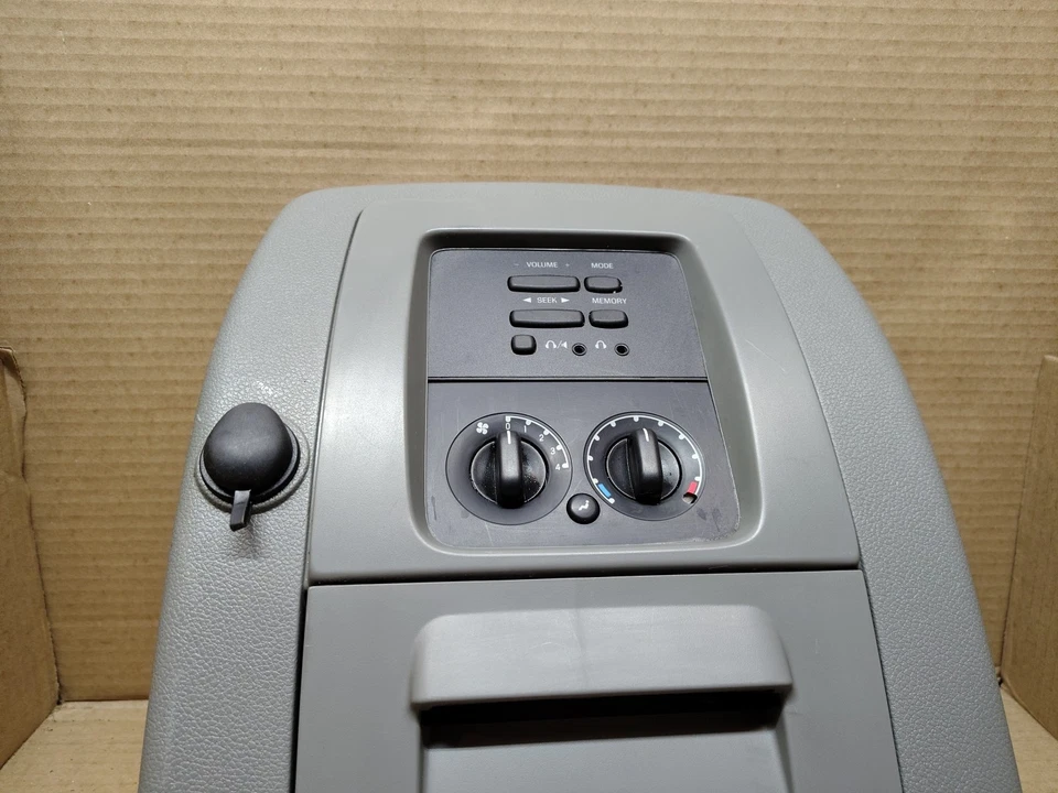 Painel de acabamento de console Ford Expedition 2003-06 com porta-copos 2L1X7804584A - Imagem 2 de 4