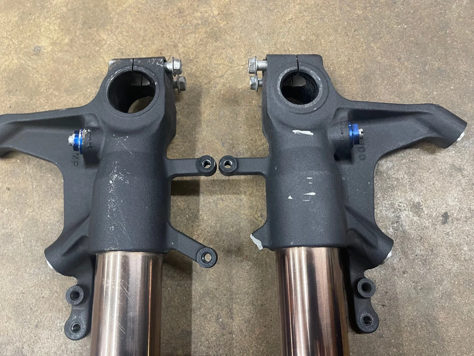 Suspensión horquillas negras izquierda derecha Suzuki GSXR600 GSXR 600 GSXR750 750 2006 2007 Foto 3 de 4