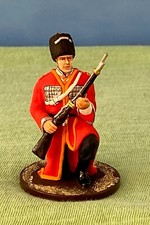 RUSSIAN - MILITARY SOLDIER KNEELING W/ RIFLE LEAD FIGURE - BRITAINS SIZE   67