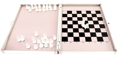 Spielset Schach mit Spielfiguren Würfel Spielbrett Glas Alukoffer exklusive