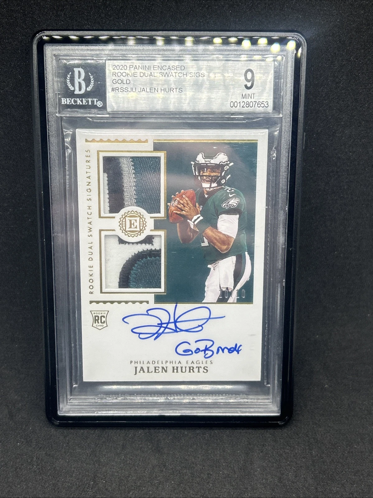 Jalen Hurts Panini Encased Rookie Dual Swatch Signatures #RSSJU Gold