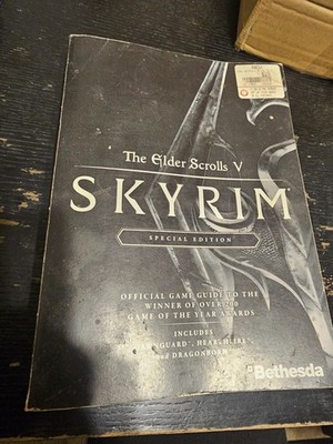 The Elder Scrolls V: Skyrim Special Edition Strategy Guide w/ Poster Fast Ship