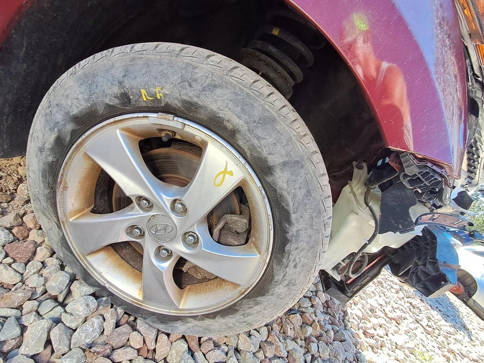 Used Front Left Door Assembly Front fits: 2014 Hyundai Elantra electric Sdn L. w - Image 4 of 4