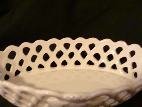 Vintage white ceramic Irish Celtic claddagh lattice dish - 第 2/5 張圖片