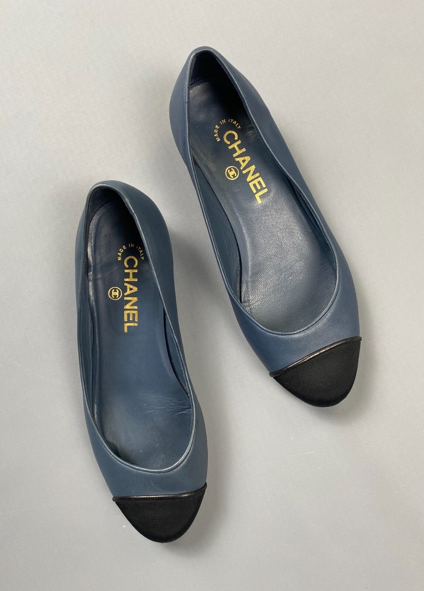 CHANEL TWO TONE CAP TOE LEATHER BALLET HEEL FLATS BLUE BLACK