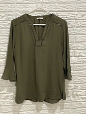 Maurices Womes Shirt Green V-Neck Size Medium