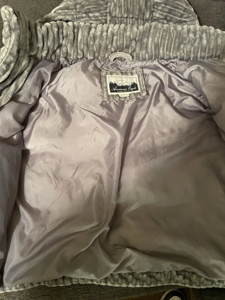 Chaqueta acolchada con textura gris American Eagle terciopelo triturado talla XL Foto 2 de 2
