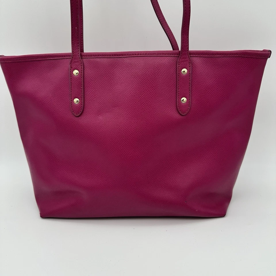 Bolso de hombro Coach City de cuero granulado magenta 16x10 Foto 2 de 4
