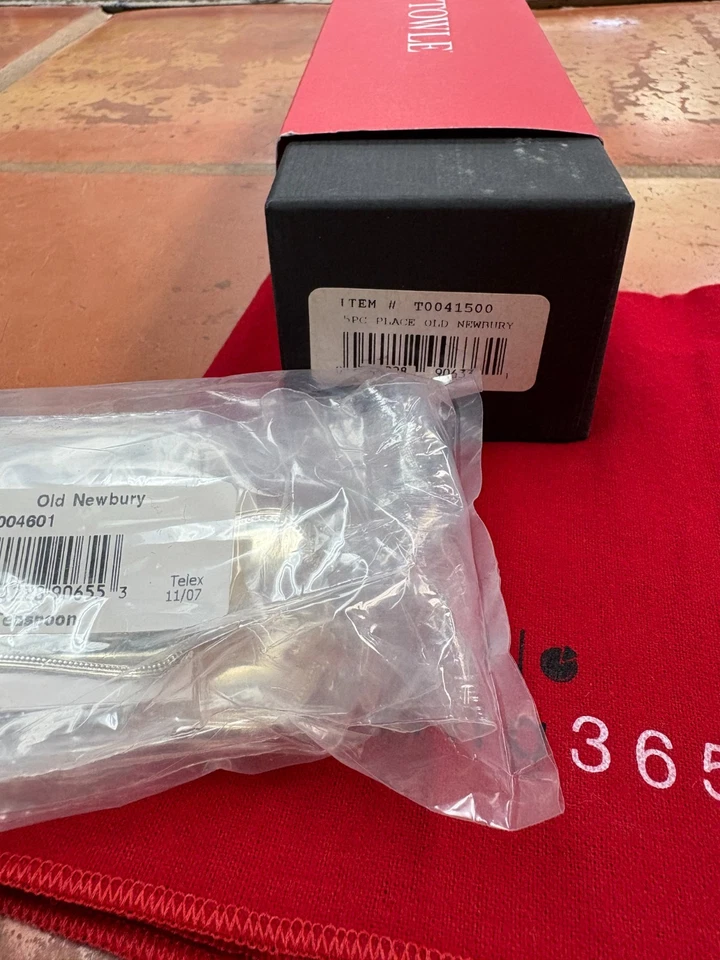 Towle Old Newbury Plata de Ley 5 piezas Ajuste de Lugar - Totalmente NUEVO en Caja Original Foto 4 de 4