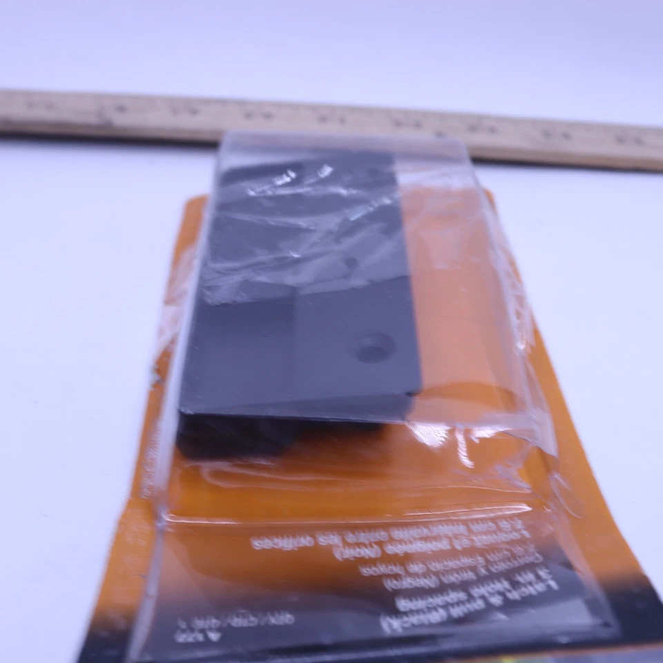 Pestillo de puerta con pantalla corredera Prime-Line y tirador de plástico negro 3 orificios centro A177 Foto 4 de 4