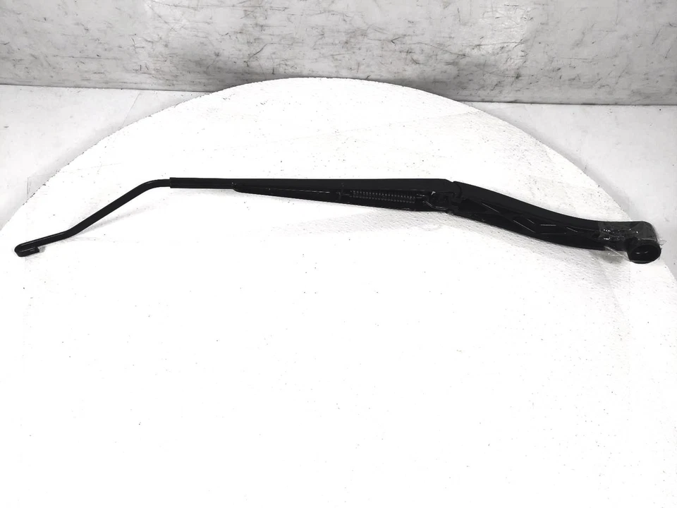 2018-2024 Chevrolet Equinox Right Passenger Windshield Wiper Arm 84154717 - Image 4 of 4