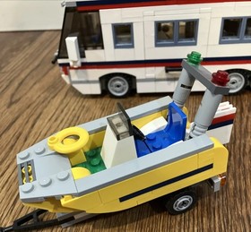 Lego 31052 Vacation Getaways Creator 3 In 1, RV Camper Boat Catamaran House