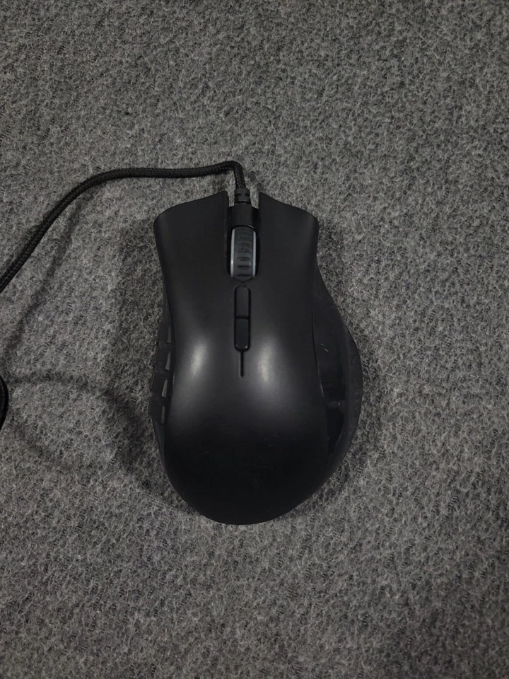 Razer Naga 2012 Gaming Mouse RZ01-0058 All Attachments And Box (Tested) - Image 3 of 4