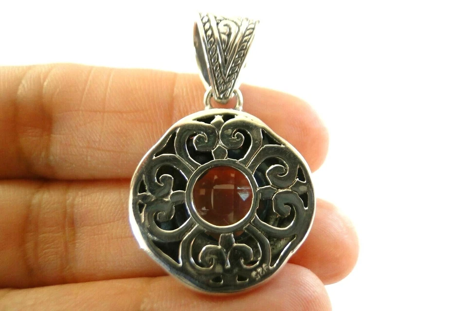 Colgante solitario de topacio azul ornamentado balinés de plata de ley 925 Foto 4 de 4