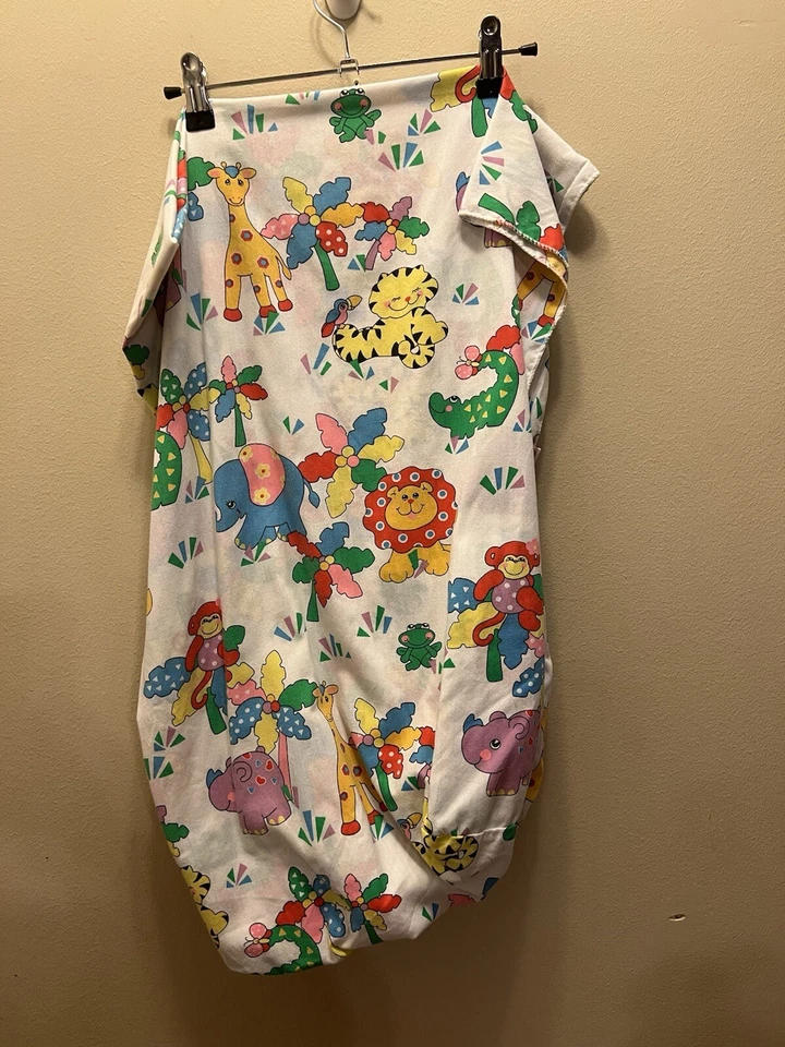 Sábana Ajustable Cuna Charlene Gerrish Amigos Safari Calliope Rojo De Colección Animales Salvajes Foto 4 de 4