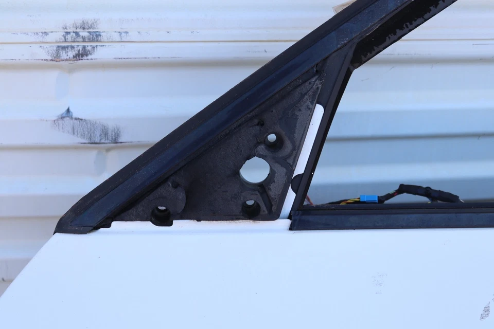 BMW M5 2006-2010 panel de carcasa de puerta del lado del conductor delantero izquierdo blanco OEM Foto 4 de 4