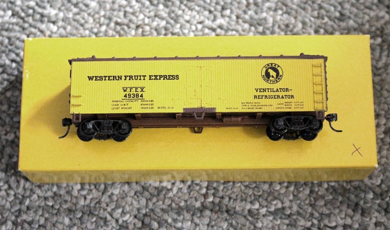 ACCURAIL GREAT NORTHERN WESTERN FRUIT EXPRESS 40 FOOT REEFER CAR 49384