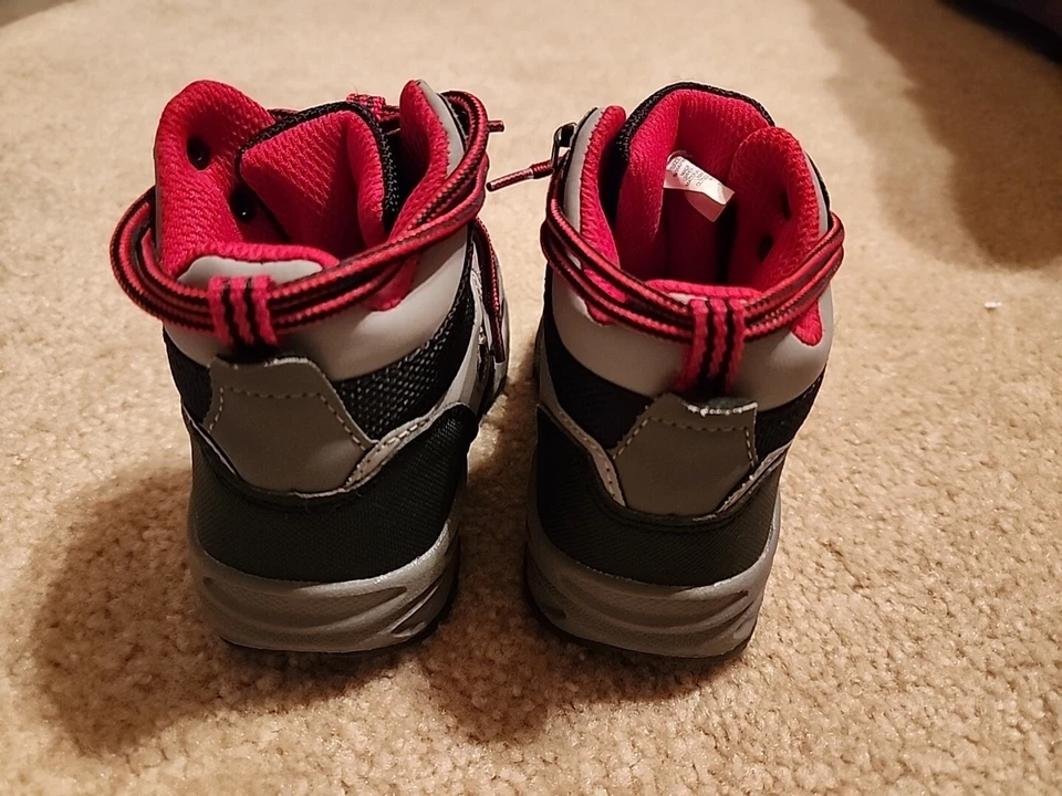 Botas Koala para niños pequeños, talla 7, pocas veces usadas Foto 4 de 4