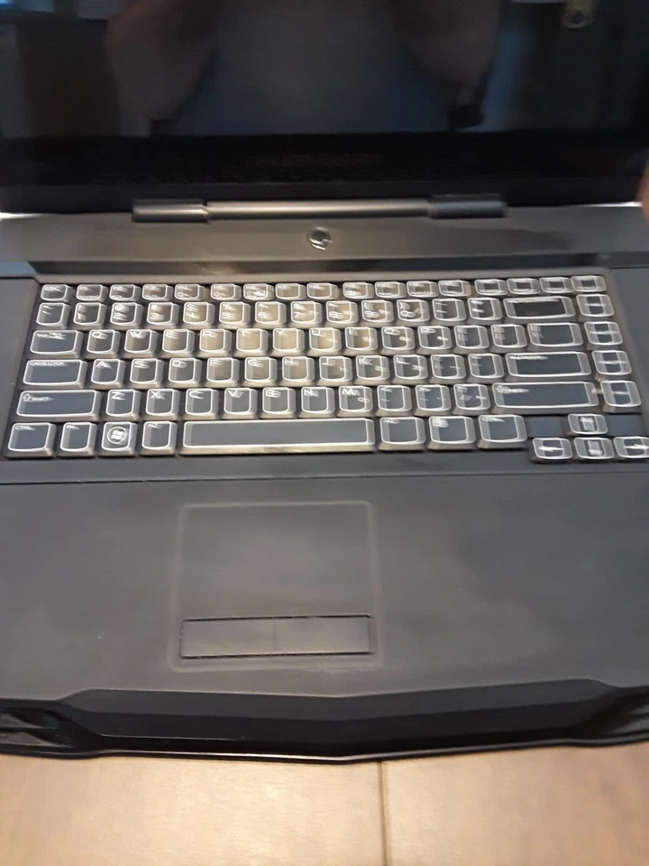 Alienware Laptop 13 1/2 Inch Screen Core i7 Windows 7 Parts or Repair - Image 3 of 4