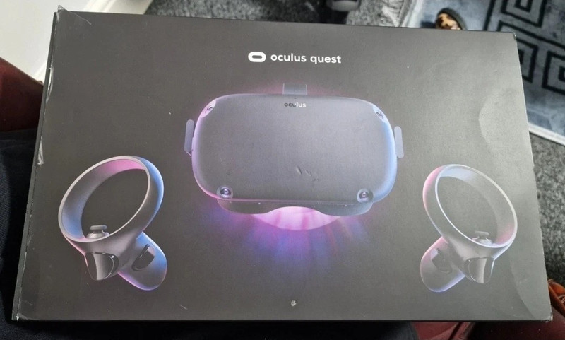 Oculus Quest Black Standalone VR Headset with Touch Controllers