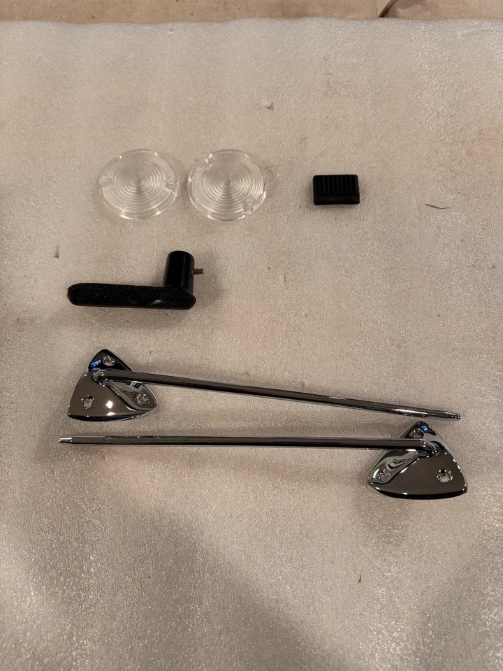 1967, 1968. puma de mercúrio. Suportes de visor solar. novo par - Imagem 2 de 2