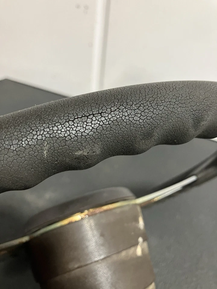 Volante Volkswagen Mk1 Rabbit Wolfsburg con botón de bocina Foto 4 de 4