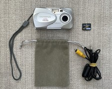 Olympus CAMEDIA D-560 3.2MP 3x Zoom Digital Camera XD Picture Card Cable