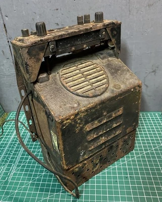 Radiomobile Model 4032 Vintage Car Radio - Image 1 of 4