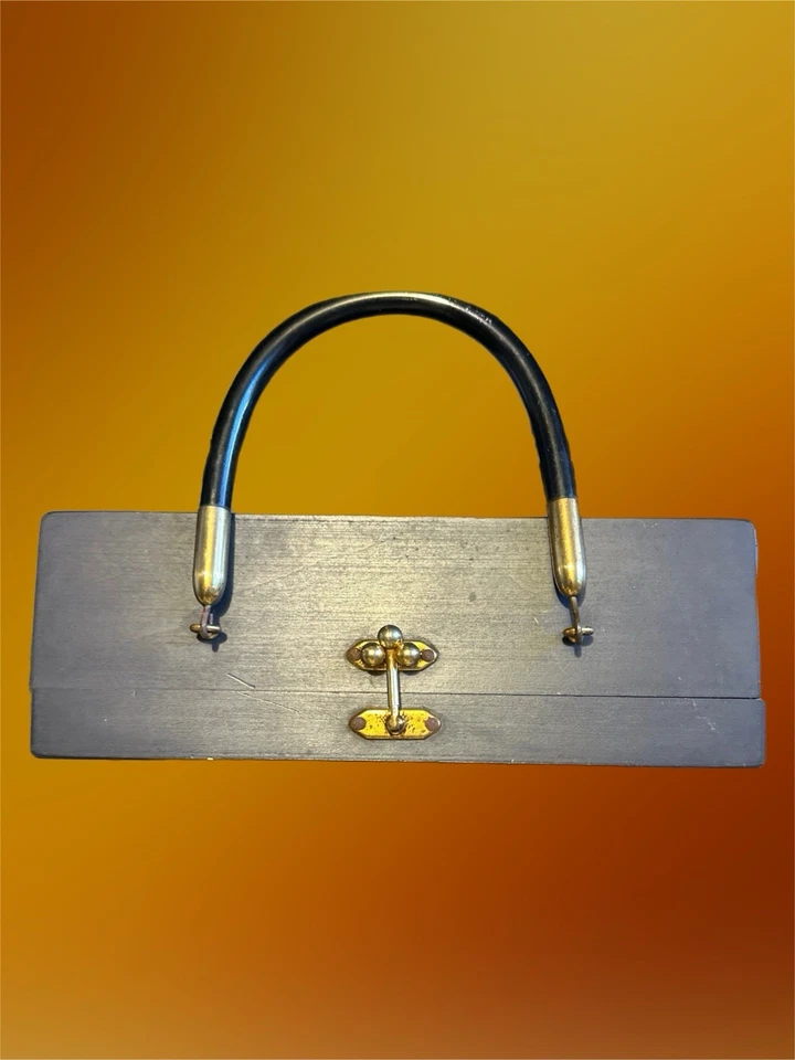 复古 20 世纪 50 年代 MCM 独特手提包钱包“J”二手状况完好 6 英寸高 X 9 英寸宽 X 3 英寸深;Sngl HD 4.5 英寸 — 第 4/4 张图片