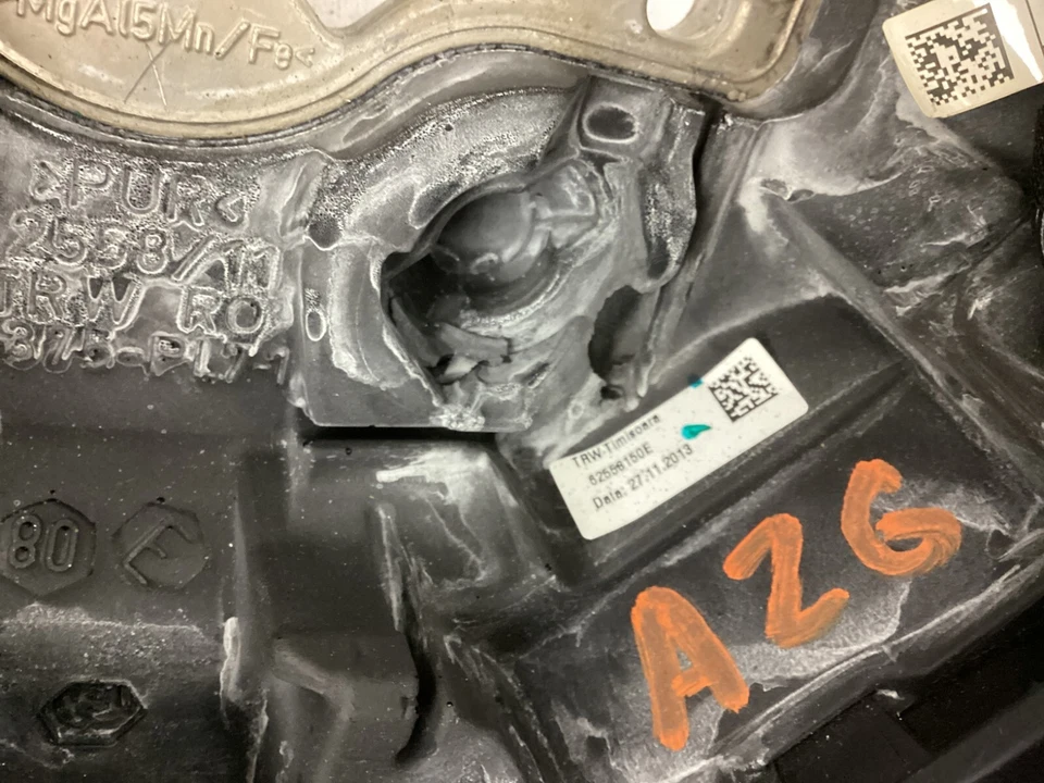 BMW 320i F30 xDrive 2012-2015 volante de cuero 6791304; 6255815 OEM. Foto 3 de 4