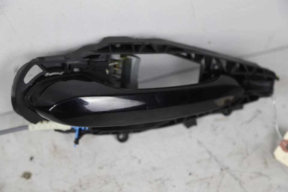 Manija de puerta delantera derecha BMW F44 228i M235i 20-21 acceso cómodo negro con bloqueo OEM Foto 2 de 4