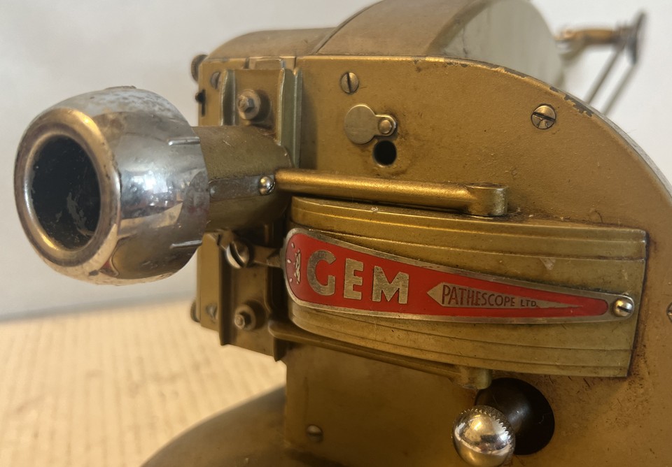 Pathéscope Princess 9.5mm cine projector | Science Museum Group