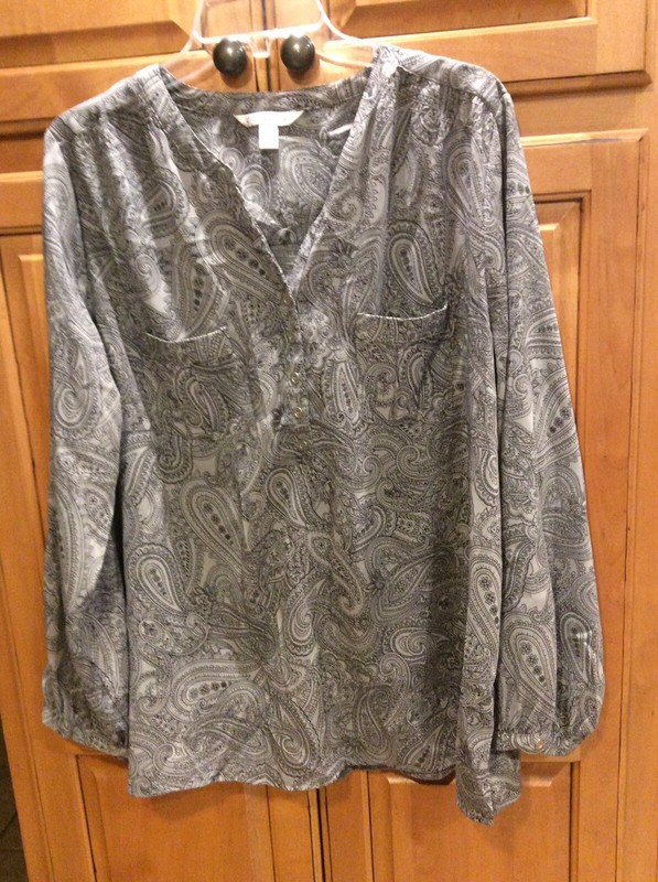 Women Plus Sz Croft Barrow 1X Gray Black Paisley Roll Tab Long Sleeve Blouse