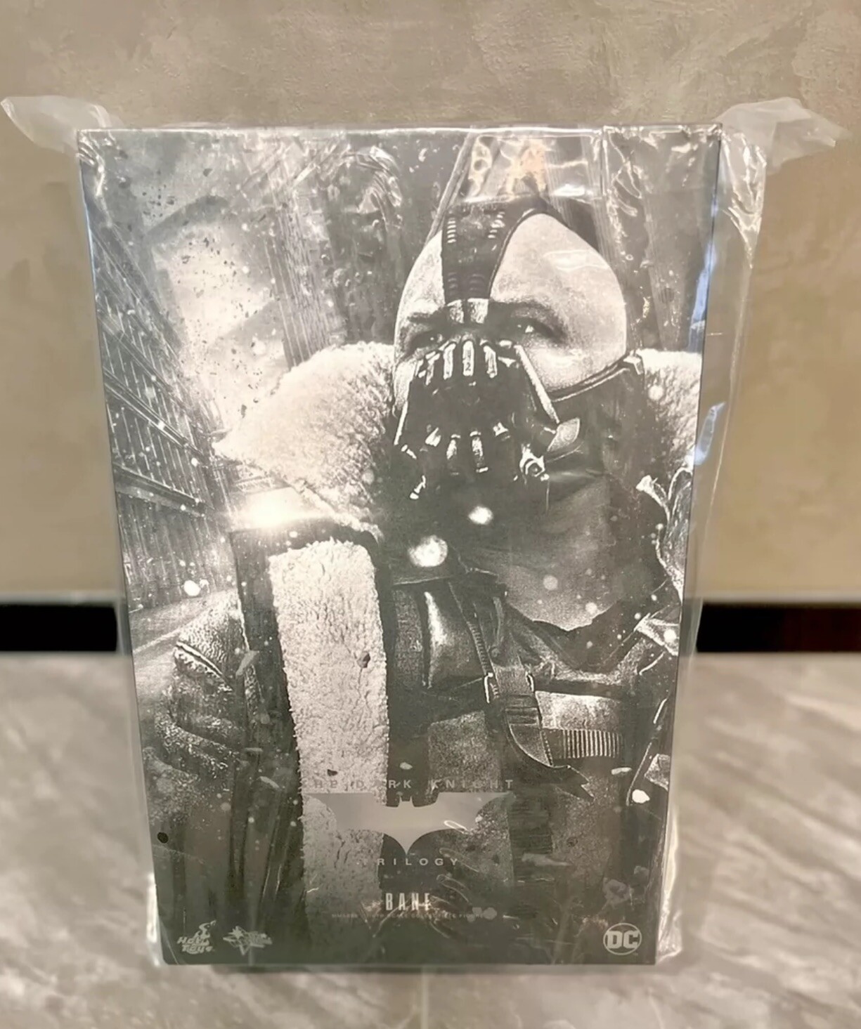 Hot Toys HT MMS689 The Dark Knight Trilogy Bane 1/6 Male Action