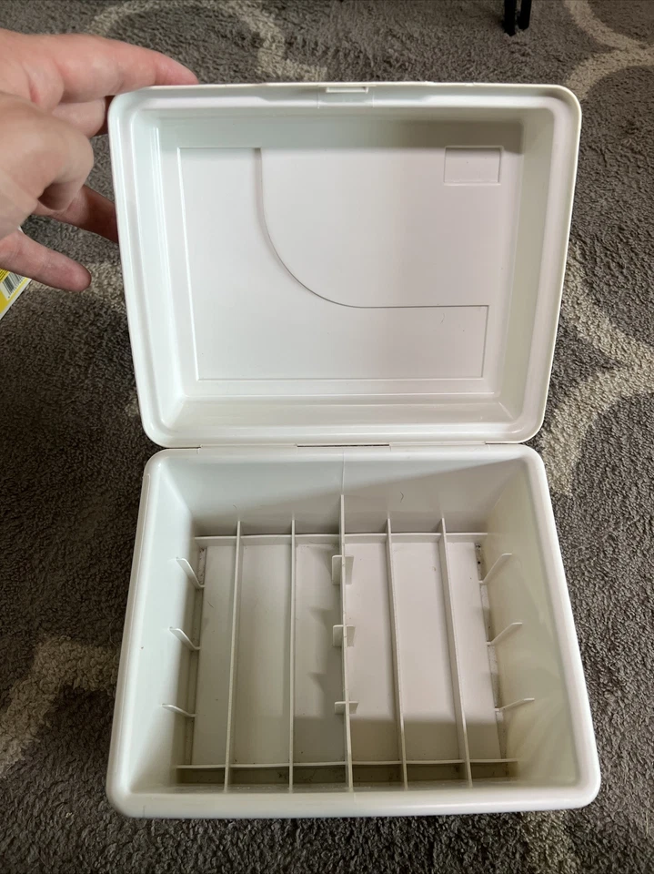 Organizador multimedia vintage Fellowes beige para 80 disquetes de 3,5" o 14 CDS Foto 3 de 3